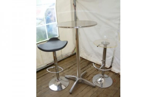 Receptif__amp__Mobilier_0001_mange_debout_alu