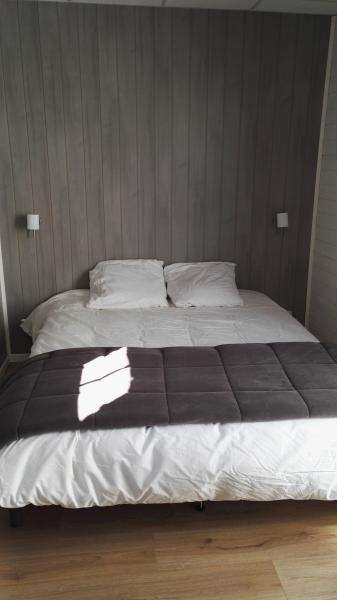 Location de Lit kingsize Luxe à Guécélard| SLM - SUN LIGHT MUSIC