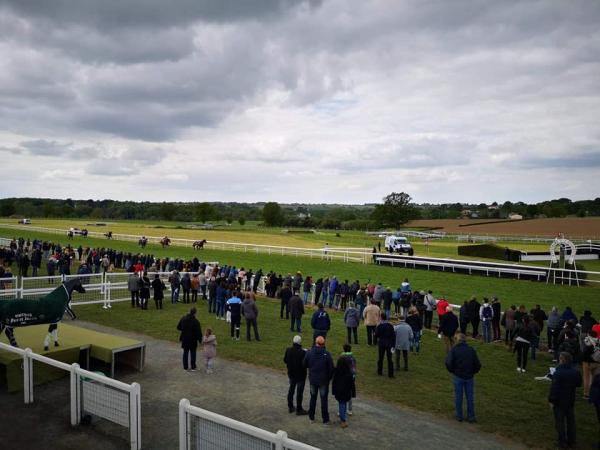 SUN LIGHT MUSIC à GREZ-EN-BOUERE